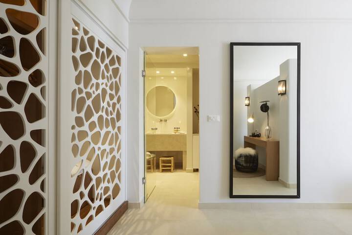 Room 33 of 295