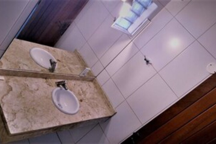 Room 6 of 38