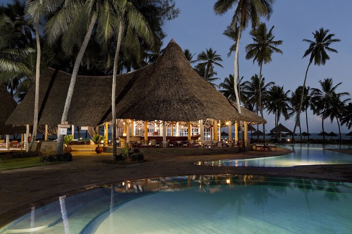 Hotel Pool
