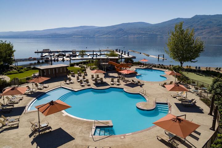 Hotel with Pool