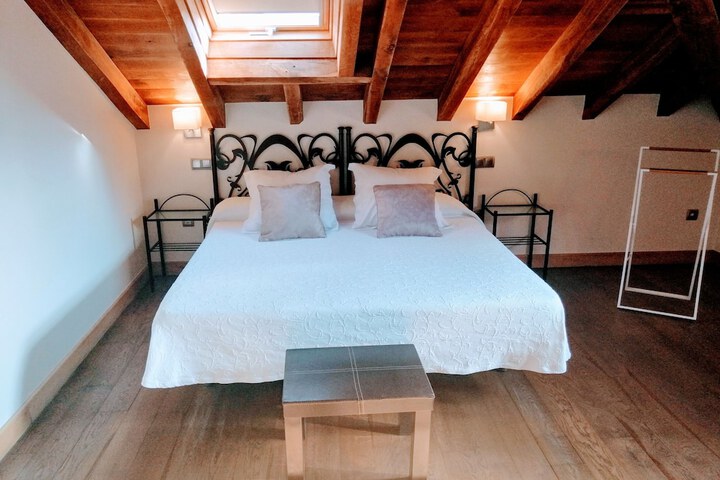 Room 2 of 33