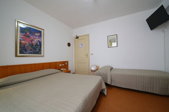 Room 6 of 50