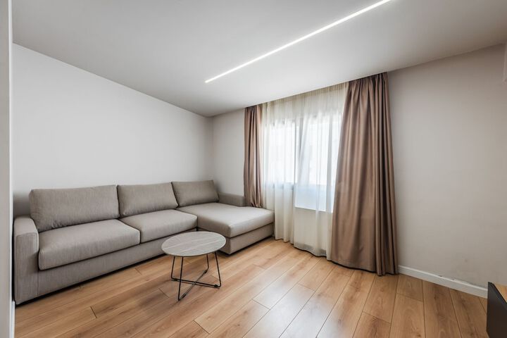Room 10 of 42