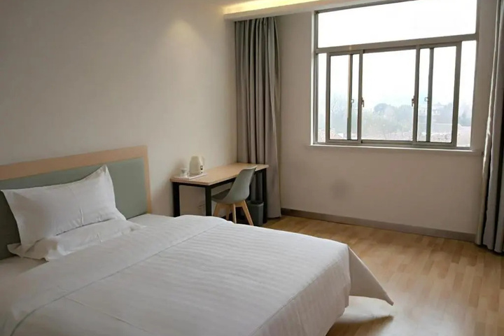 Room 5 of 10
