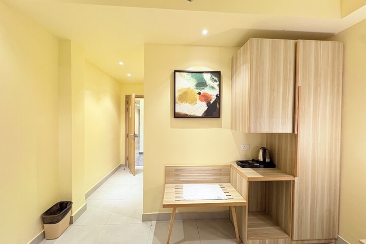 Room 17 of 27