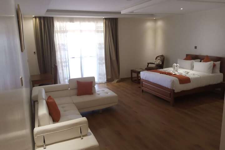 Room 7 of 63