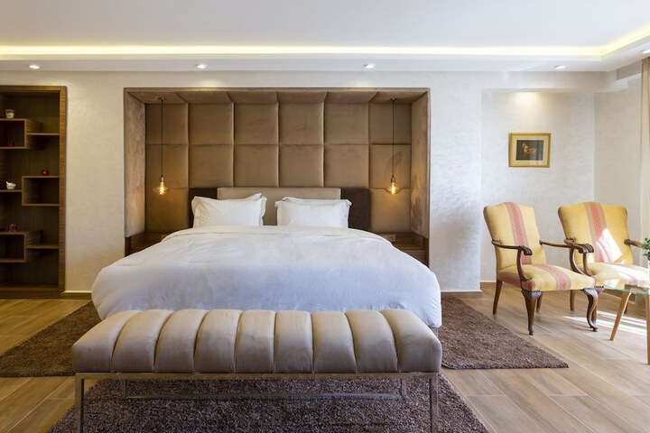 Room 14 of 77