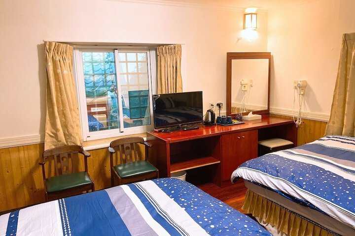 Room 6 of 17