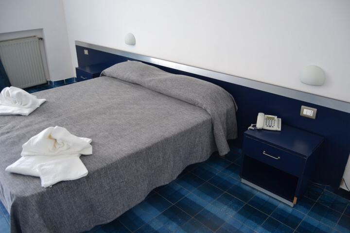 Room 5 of 50