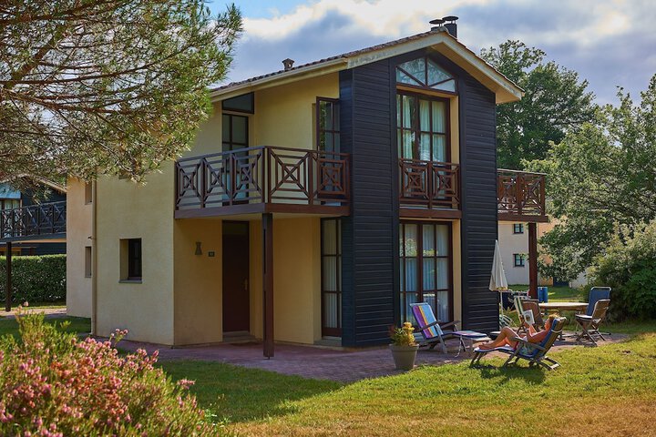 Hotel Exterior 120 of 131