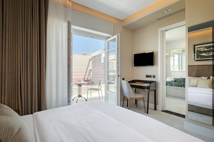 Room 34 of 62