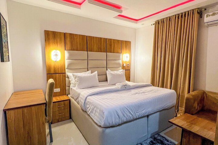 Royal De Elite Hotel