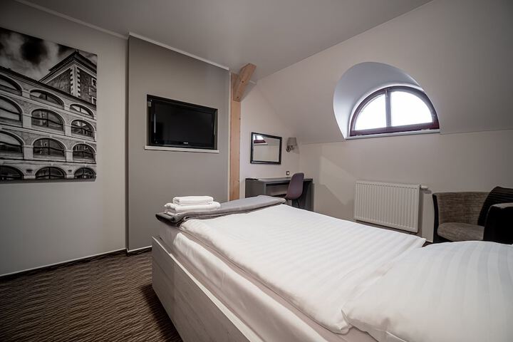 Room 14 of 82