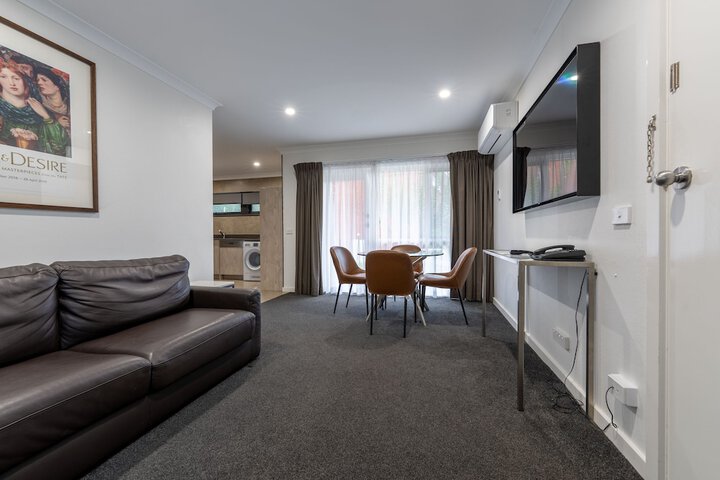 Room 53 of 90