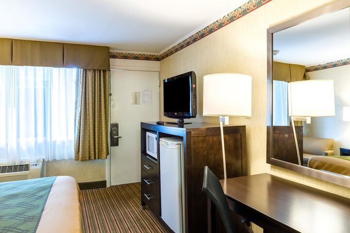 Room 30 of 38