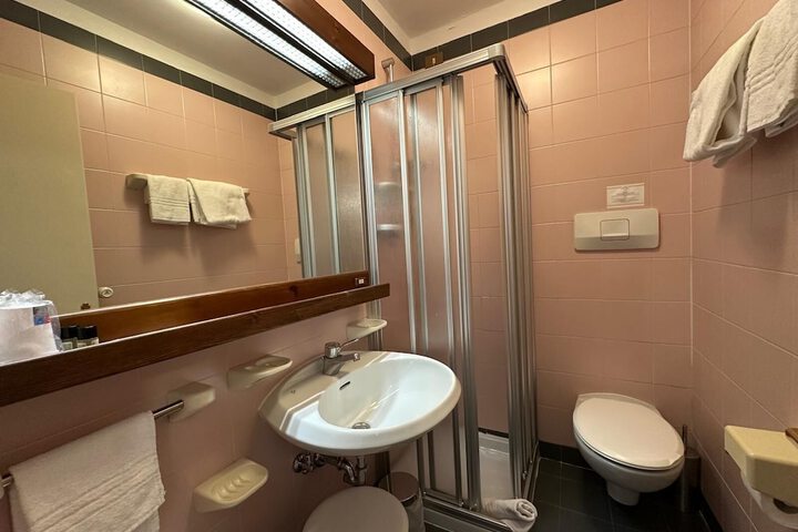Room 60 of 106