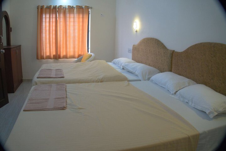 Room 9 of 16