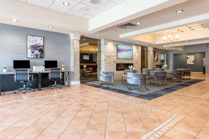 Entrance & Lobby
