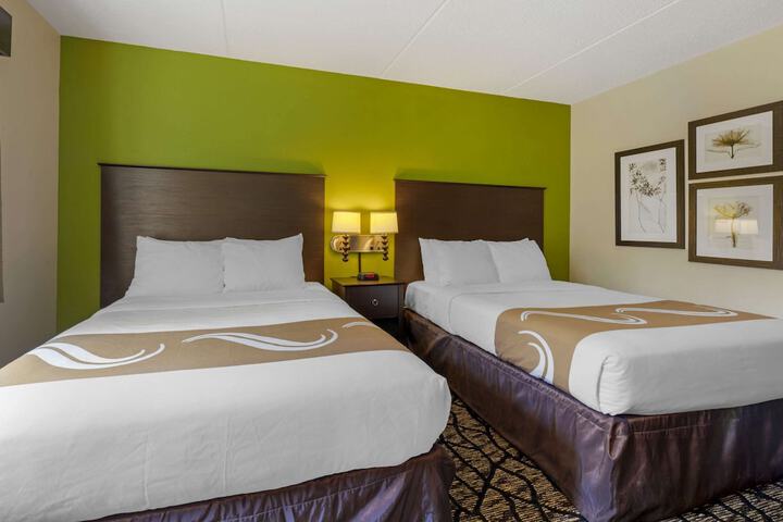 Queen Bed Accessible (6 of 11)