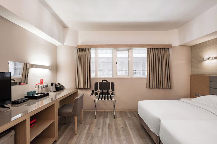 Room 16 of 41