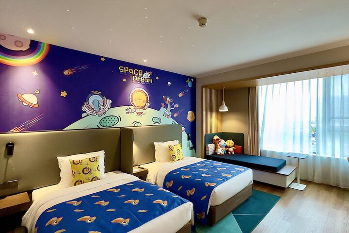 Room 25 of 68