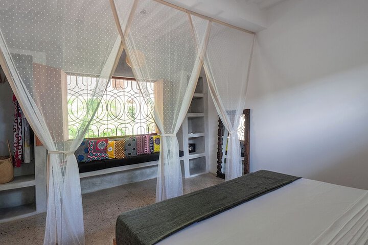 Room 5 of 89