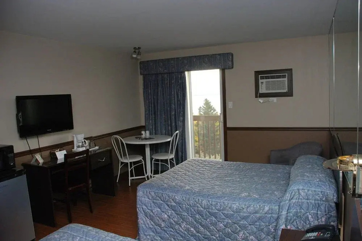 Room 2 of 4