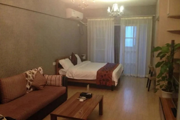 Room 4 of 13