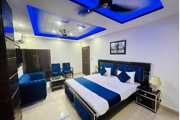 Room 4 of 12