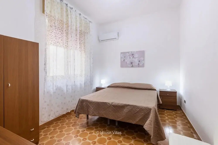 Room 3 of 12