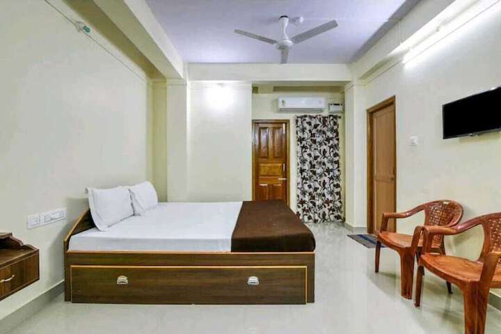 Room 5 of 11