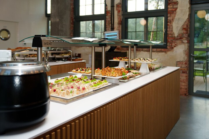 Dining 40 of 51