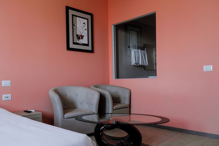 Room 6 of 15