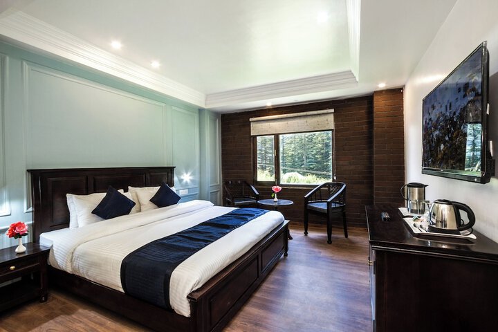 Room 4 of 9