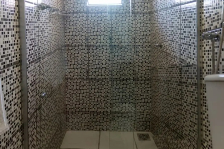 Room 8 of 17