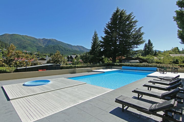 Hotel Pool