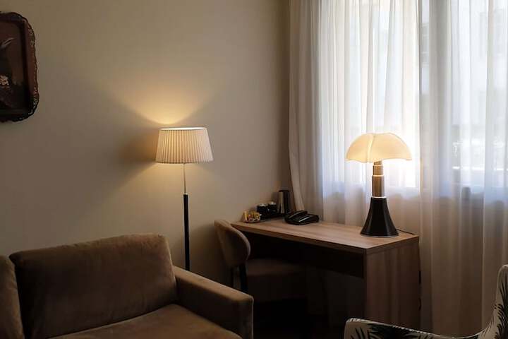 Room 28 of 49