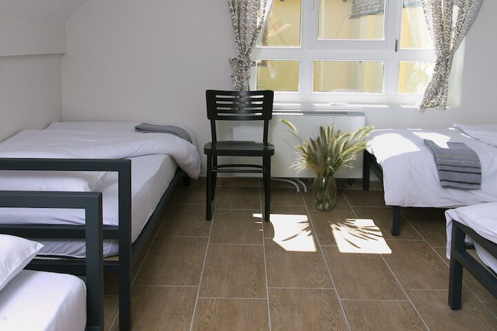 Room 8 of 65