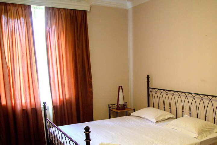 Room 5 of 42