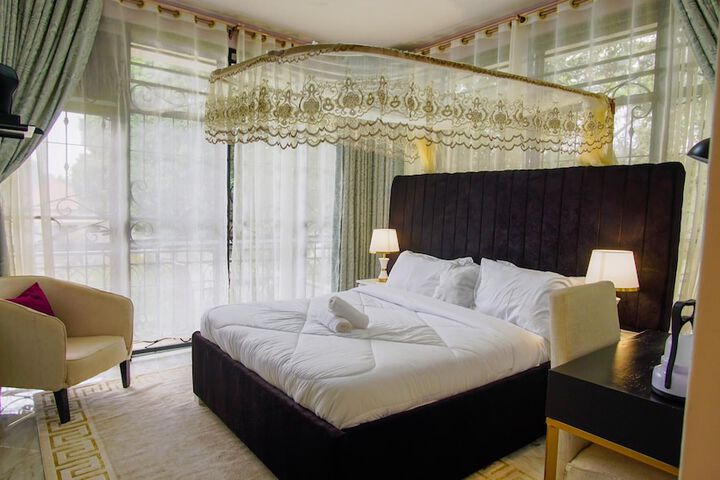 Room 8 of 36