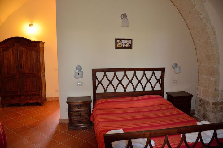 Room 13 of 27