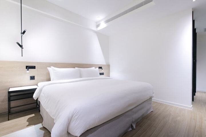 Room 34 of 67