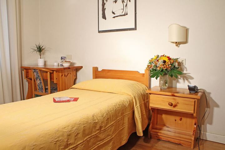 Room 9 of 42