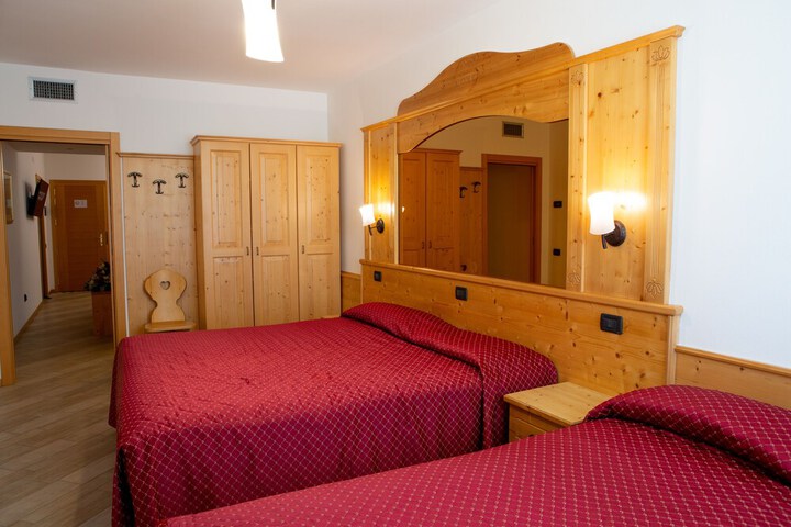Room 12 of 44