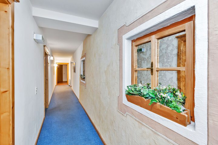 Ballroom/Hall 43 of 50