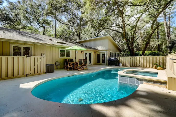 Pool 11 of 21