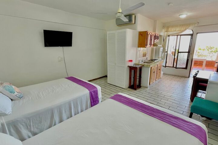 Room 12 of 32