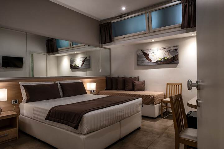 Room 12 of 30
