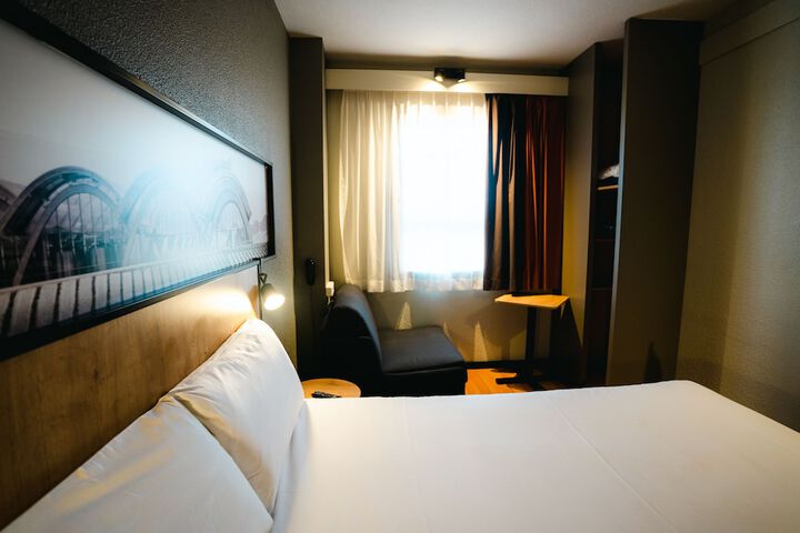 Room 11 of 120