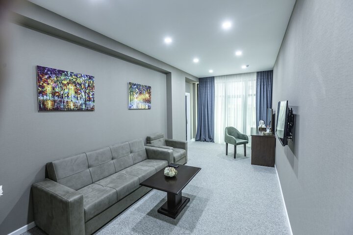 Room 20 of 33